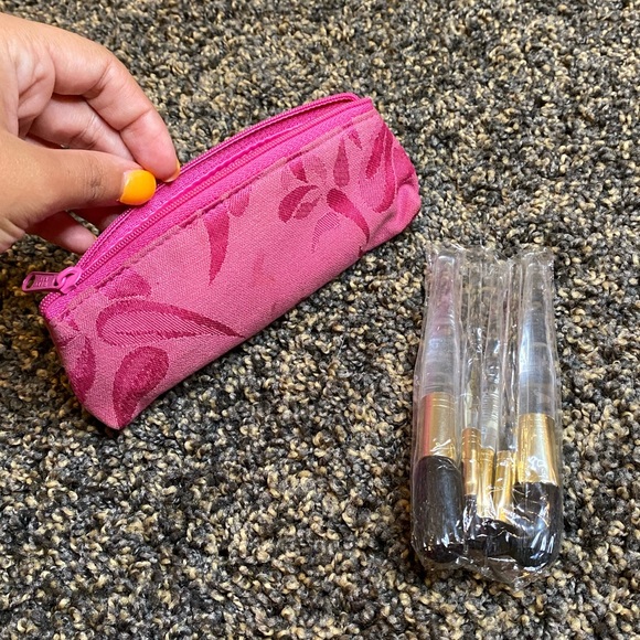 NWT Mary Kay travel brush set